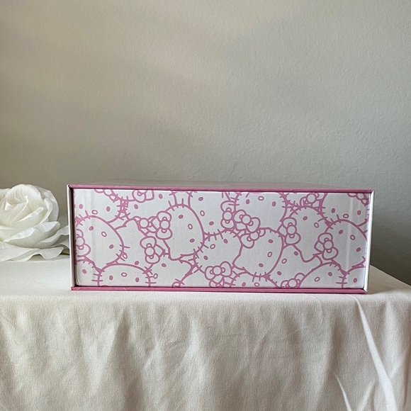 Hello Kitty LED Vanity Mirror - Picture 5 of 10